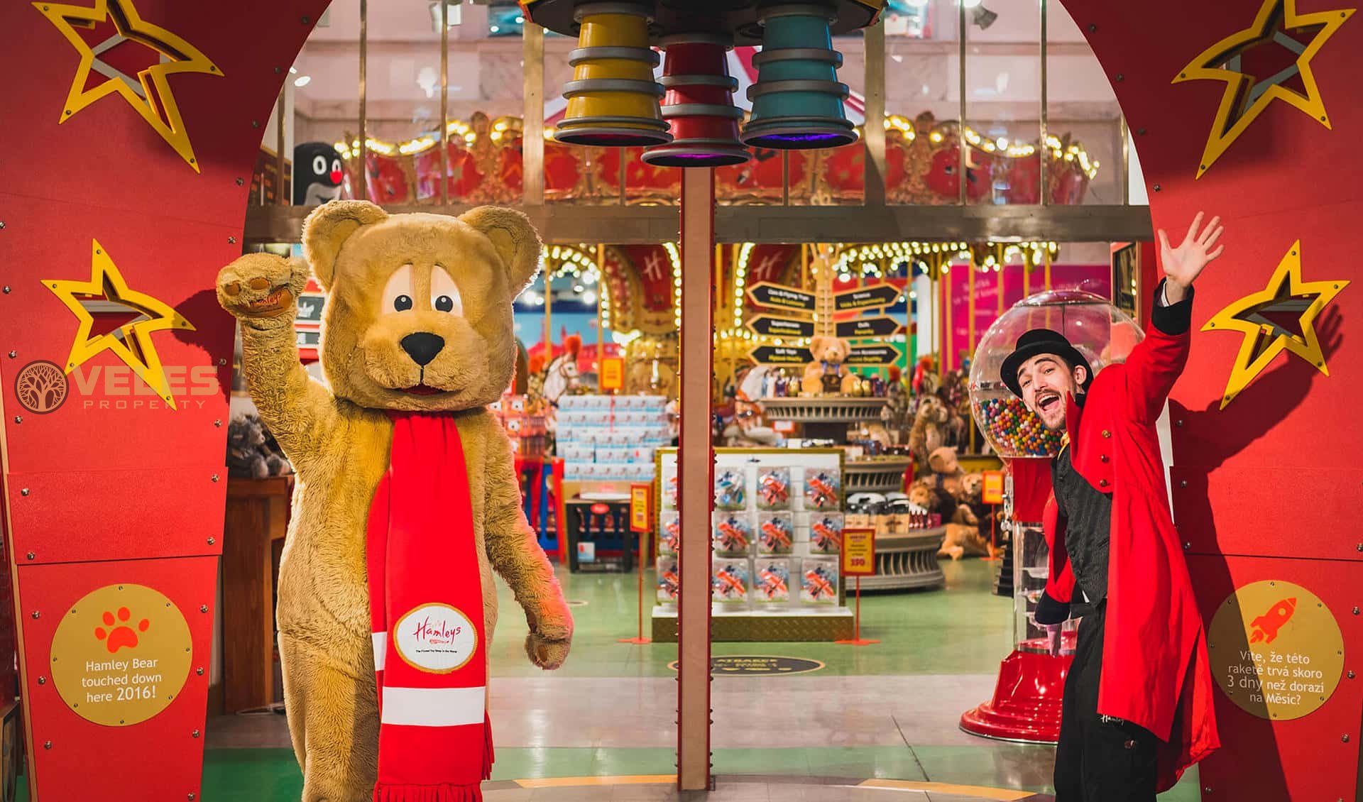 Старейший в мире магазин игрушек Hamleys готов к рождеству