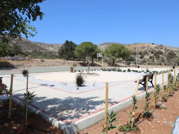 Мэрия Искеле строит соц-спортивную зону в Агыларах.