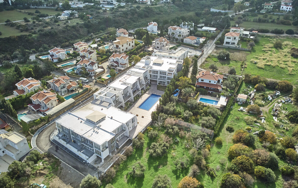 Квартира с садом в Гирне в COLESIUM COURT 