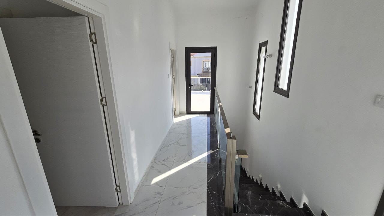 Новая 3+1 вилла в Лапте