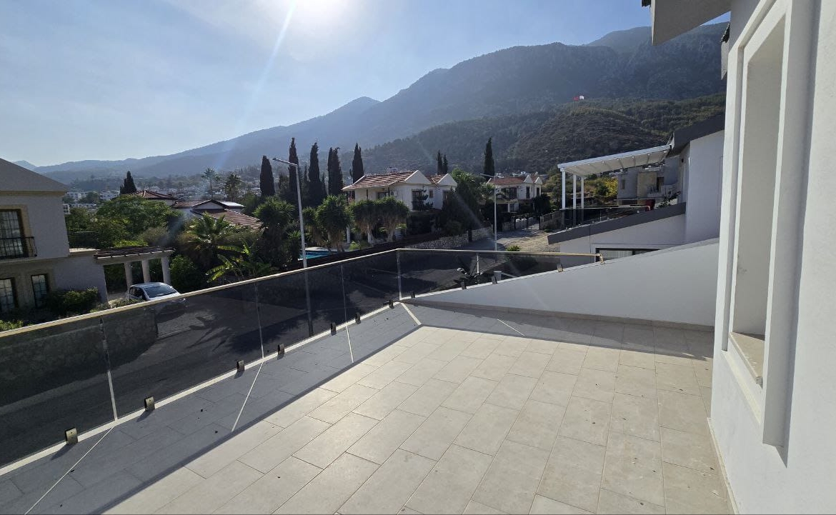 Новая 3+1 вилла в Лапте