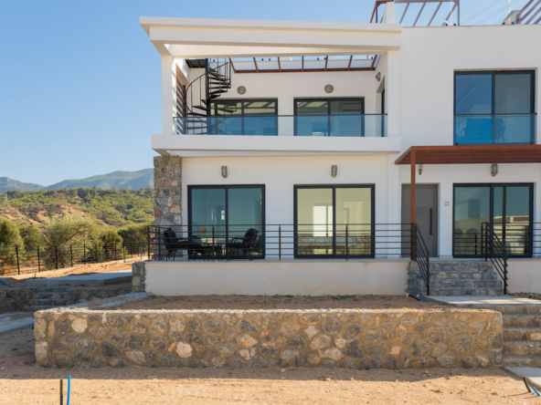 Апартаменты 3+1 с садом в Эсентепе