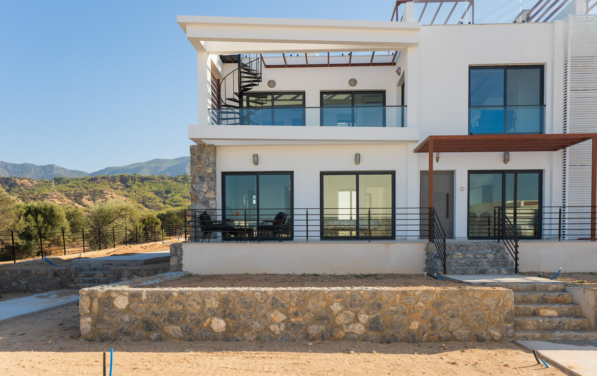 Апартаменты 3+1 с садом в Эсентепе