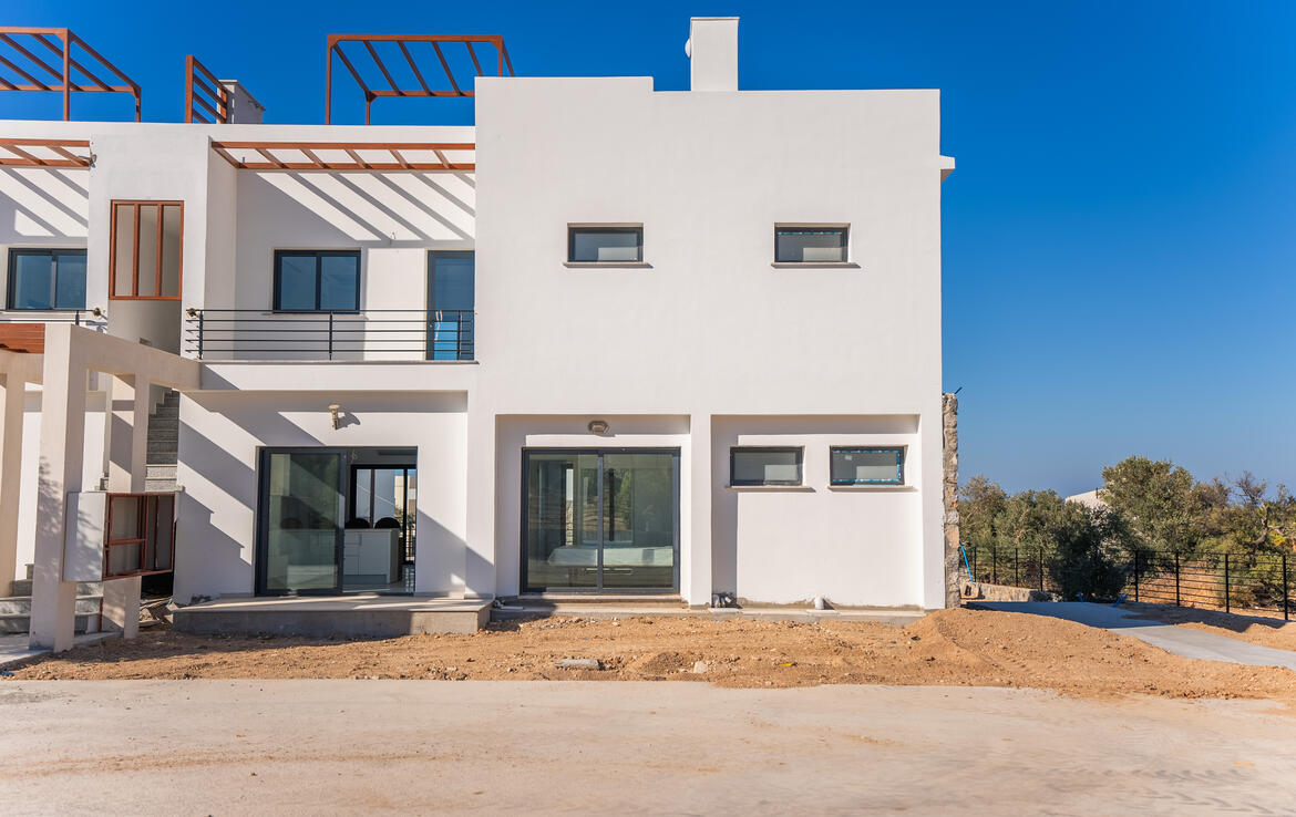 Апартаменты 3+1 с садом в Эсентепе