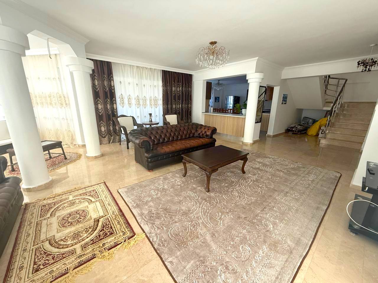 Аренда просторной виллы 4+1 в Алсанджаке