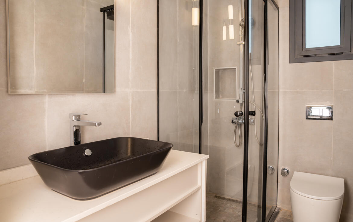 Проект JALISU (или OLIVE GARDEN) расположен в спокойном, уютном и живописном месте, Северного Кипра, посреди оливковых деревьев, всего в 500 метрах от моря, в городке под названием Лапта. 