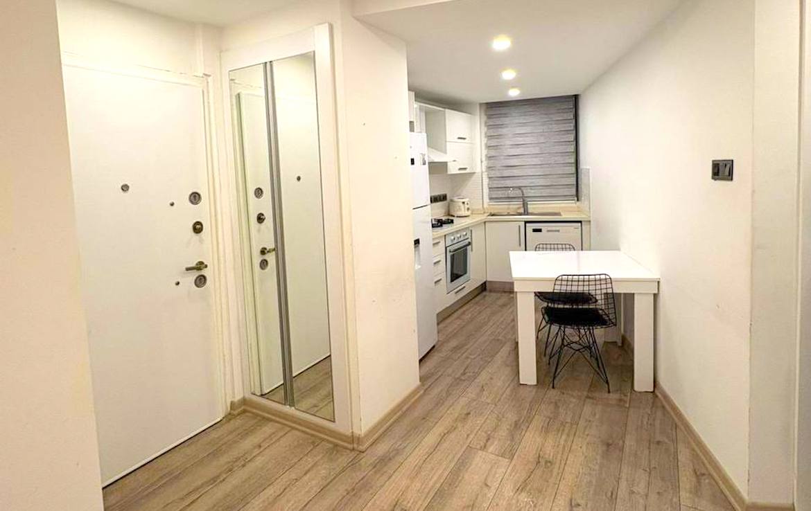 В аренду 2+1 в центре Гирне с мебелью